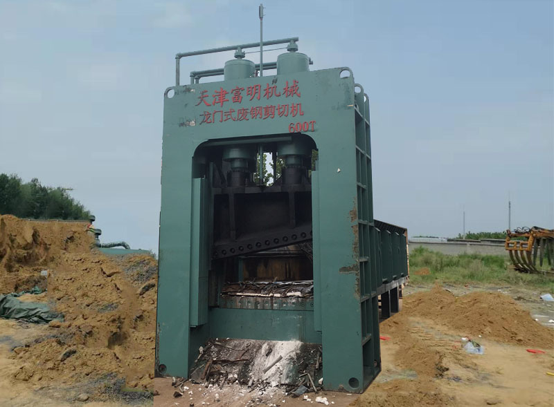 龙门式废钢剪切机600T